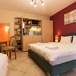 Aleko Center Apartman *